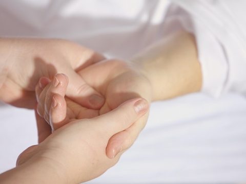 andreas160578-hands-1327811_640